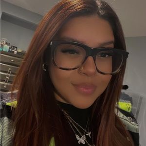 Meet your Posher, Monica